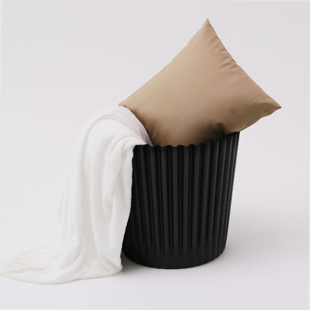 Set of 4 Cupcake Bar Stools Stackable Foot Stools Black/White