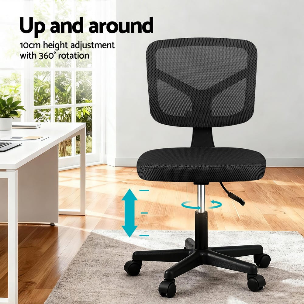 Black office chair 51x51x80cm, in room setting
