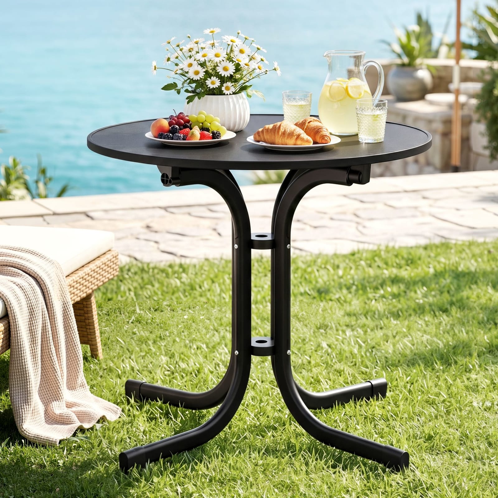 Black table king, side view