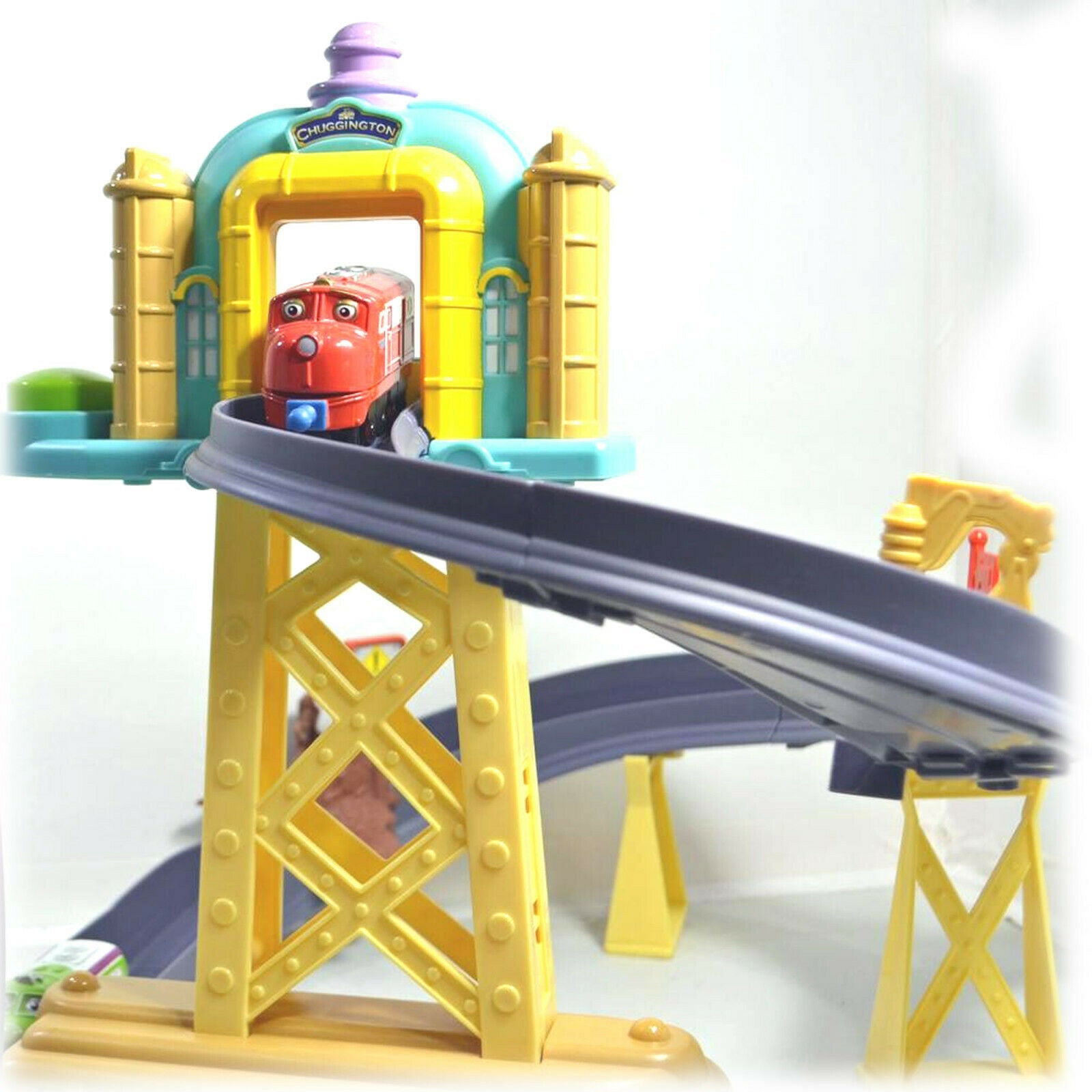 Motorised Training Yard Loop Ready To Play Set With Diecast Wilson with Chuggington Train