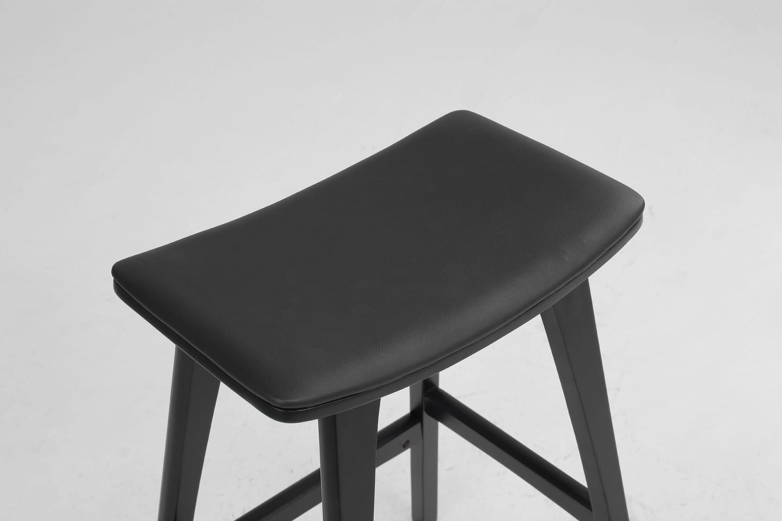 Black chair 46.5x39.5x67cm, detail