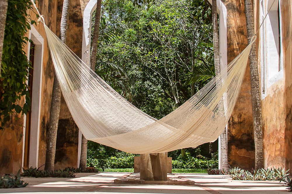 The Out And About Hammock Doble Size In Cream Colour