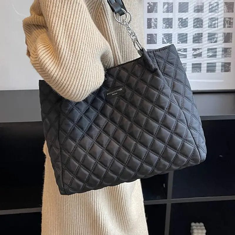 Chic and Versatile: Women's Quilted Shoulder Bag with Large Capacity for Everyday Fashion