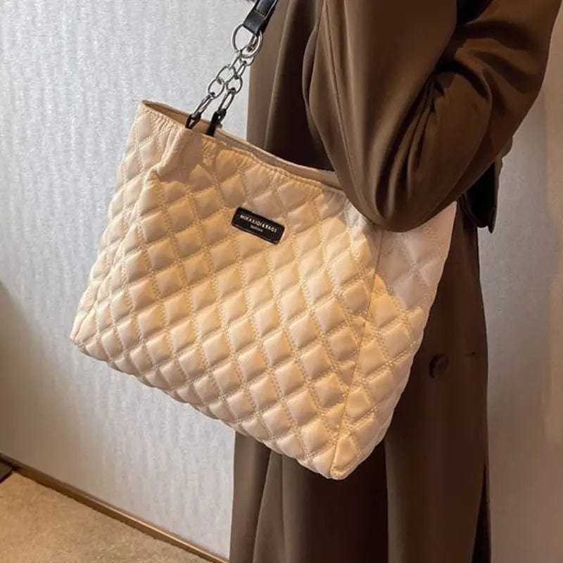 Chic and Versatile: Women's Quilted Shoulder Bag with Large Capacity for Everyday Fashion