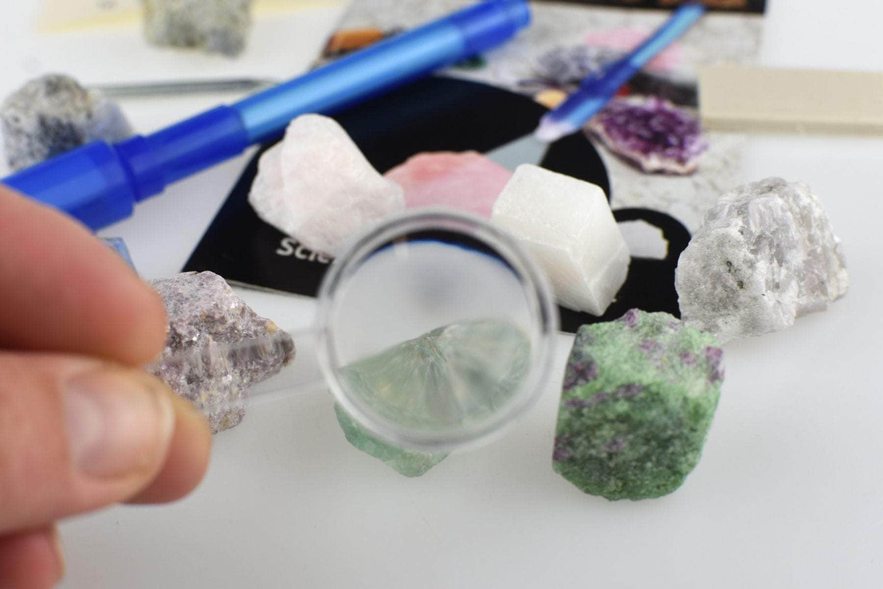 Deluxe fluorescent rocks science kit