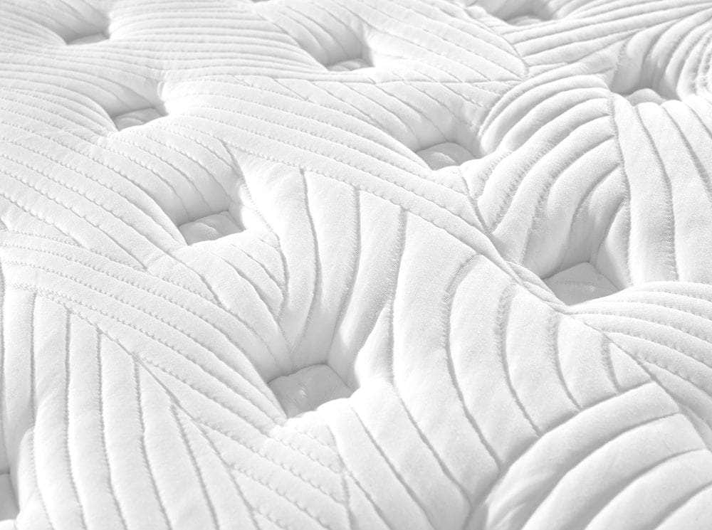 Elevate Your Sleep: 5-Zone Latex Queen Mattress with Cool Gel