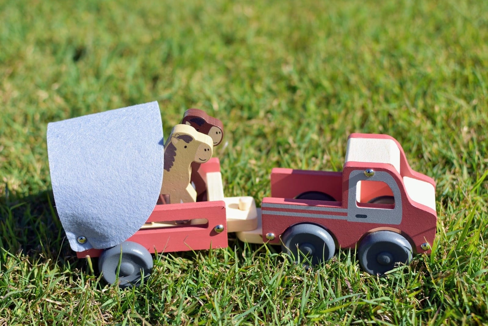 Wooden Truck With Horse Float | Wooden finish