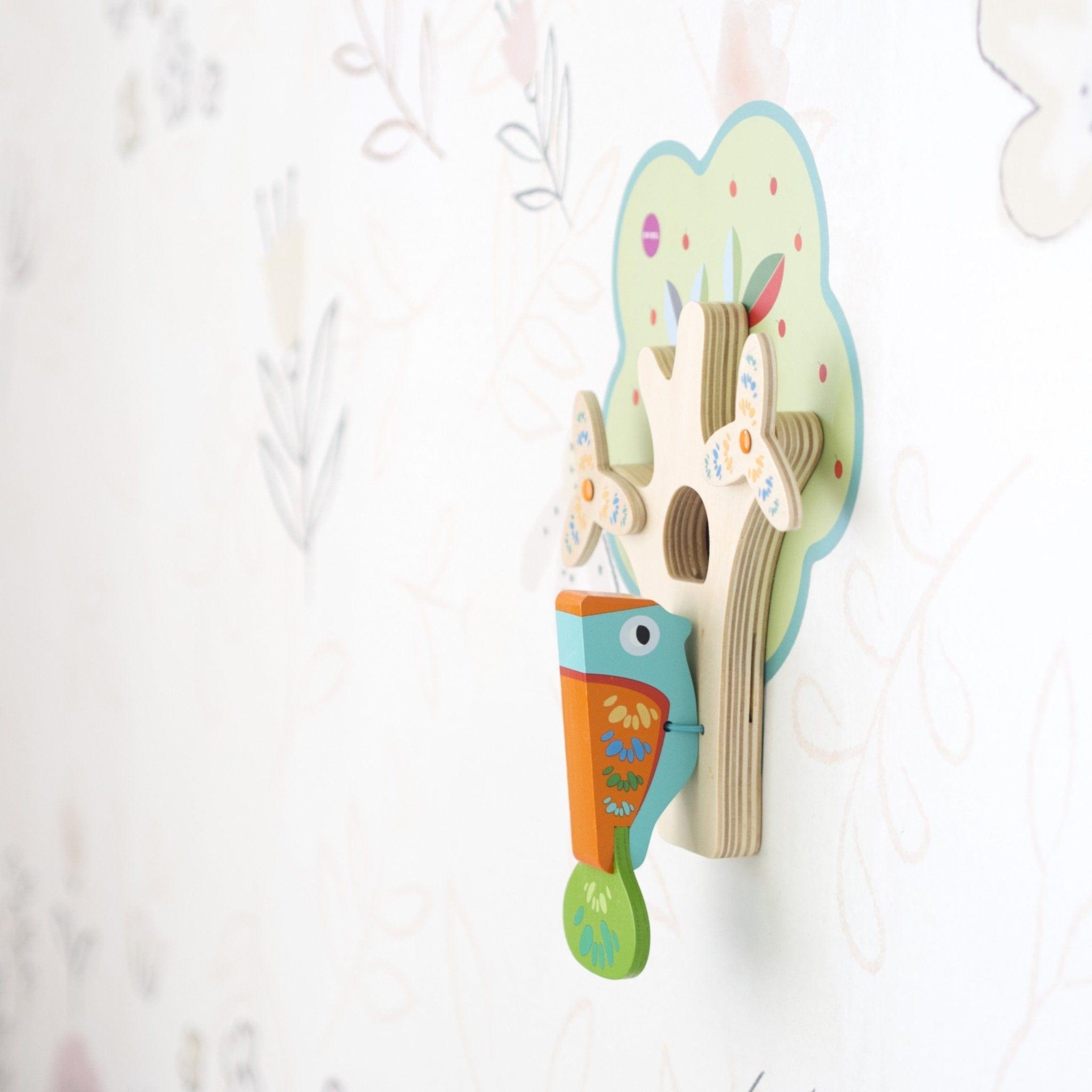 VertiPlay Wall Toy: Busy Woodpecker knocker