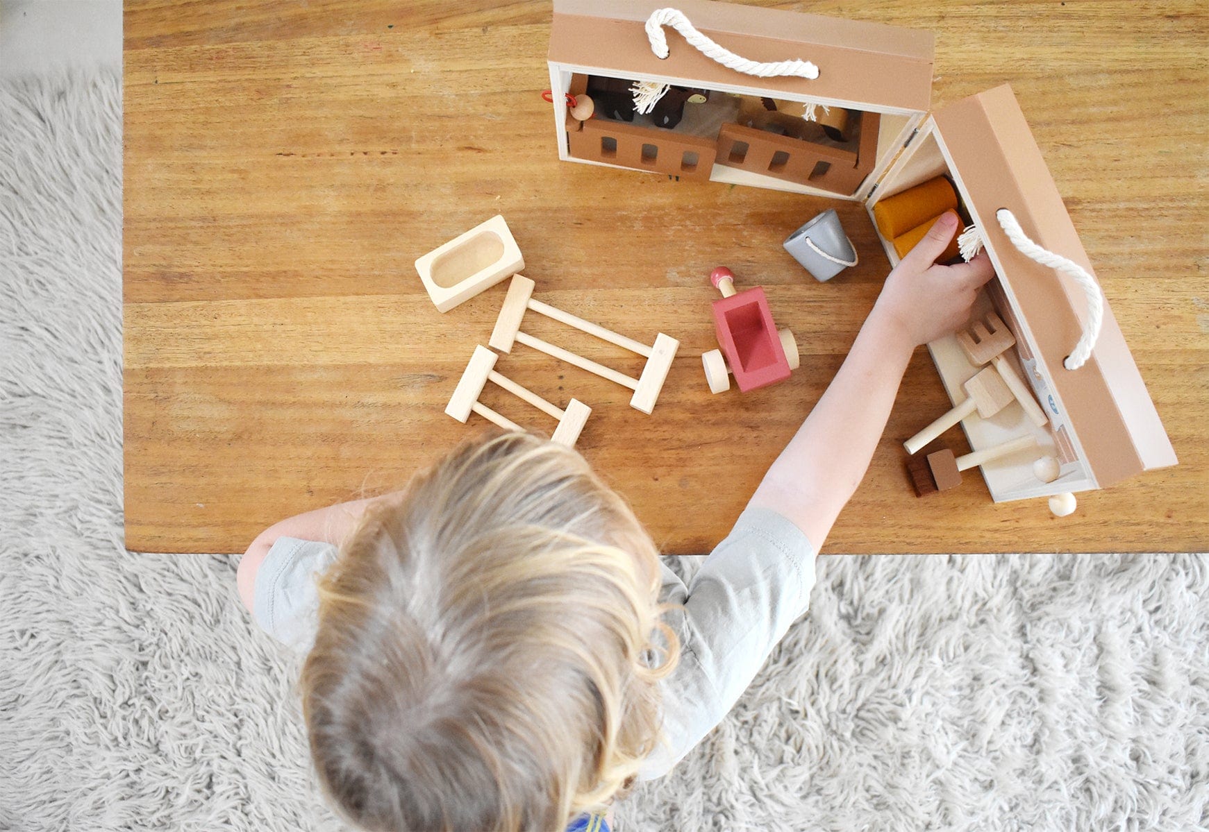 Wooden Portable Horse Stable Playset | ele15