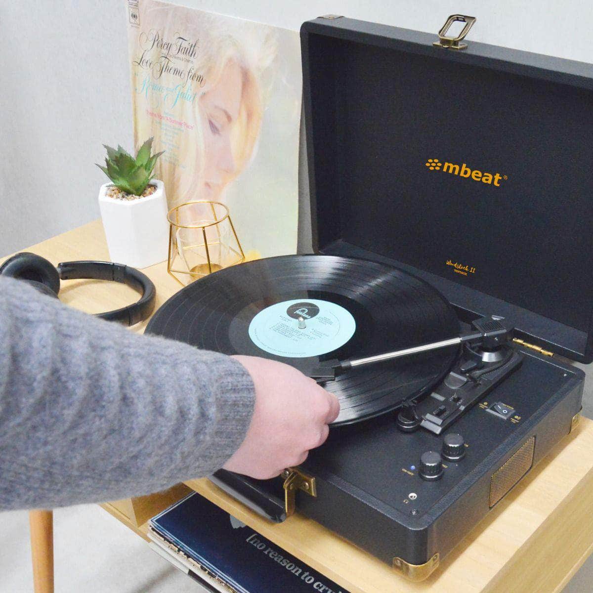 Woodstock II Black Retro Bluetooth TX/RX Turntable