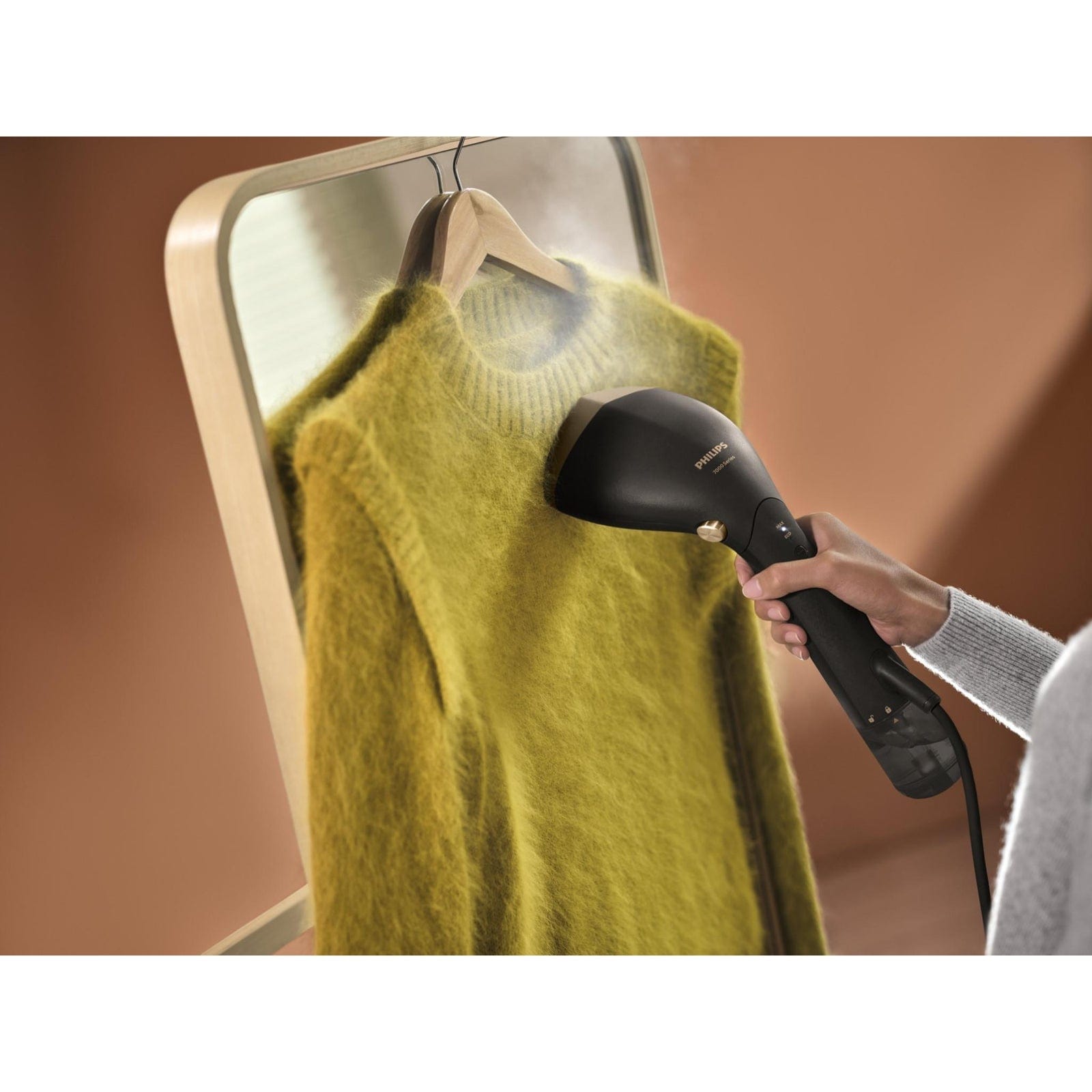 Philips 7000 Series Handheld Garment Steamer (Black) Simple deals