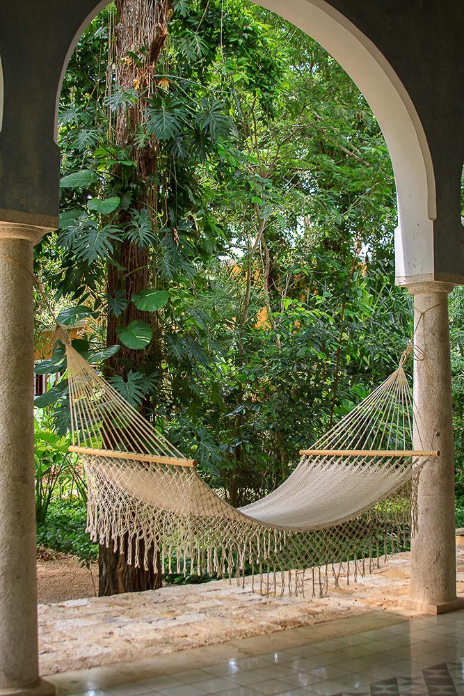 Hammocks Resort Queen Size Cream