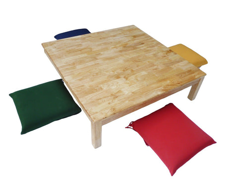 Toys Square Low table and 4 cushions