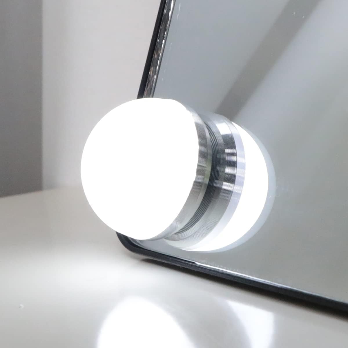 Vanity Mirror with Lights with 8 Dimmable Bulbs for Makeup and Travel Black, 30 x23 cm